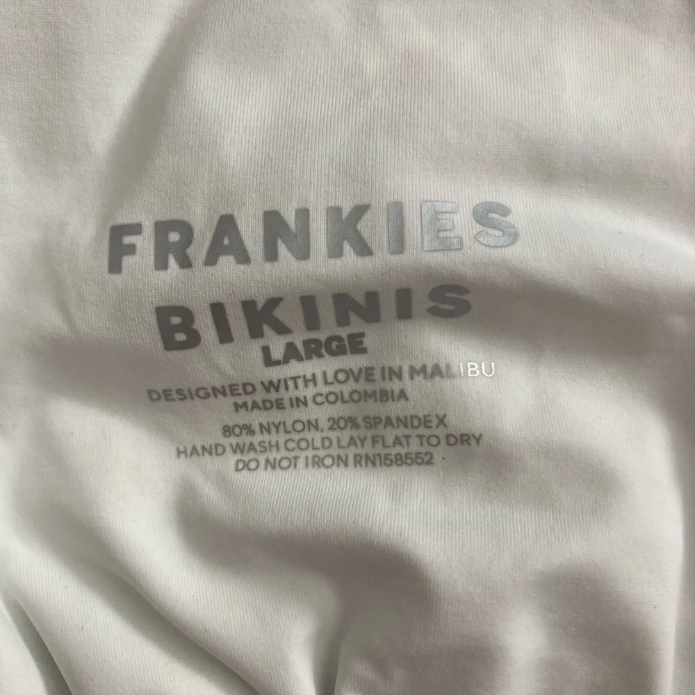 Frankie's Bikinis Blue and White Floral Bikini Top Size Large